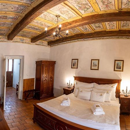 Loreta Hotel Praha Bagian luar foto