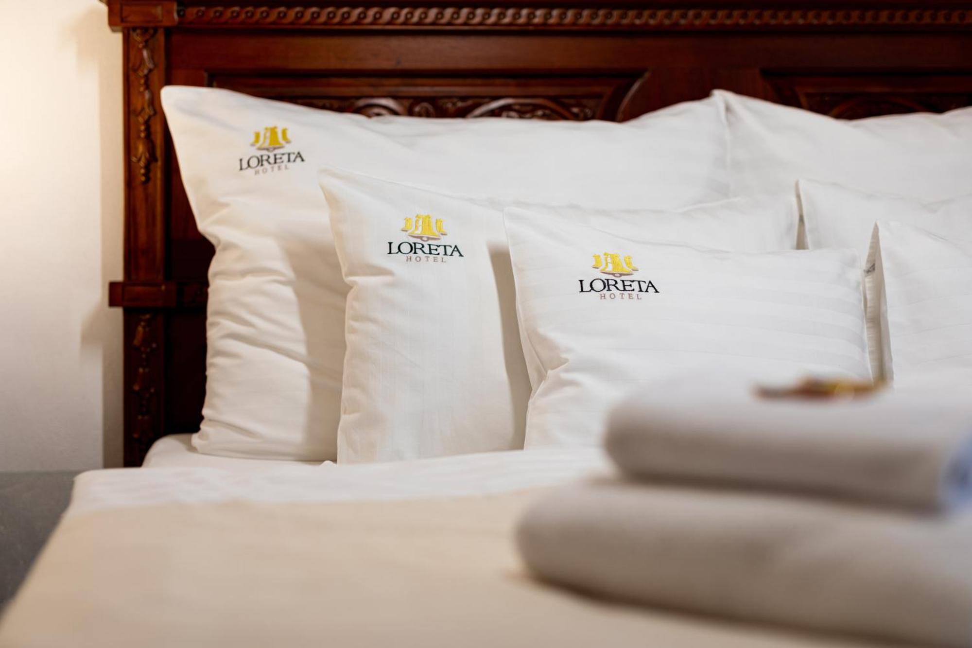 Loreta Hotel Praha Bagian luar foto
