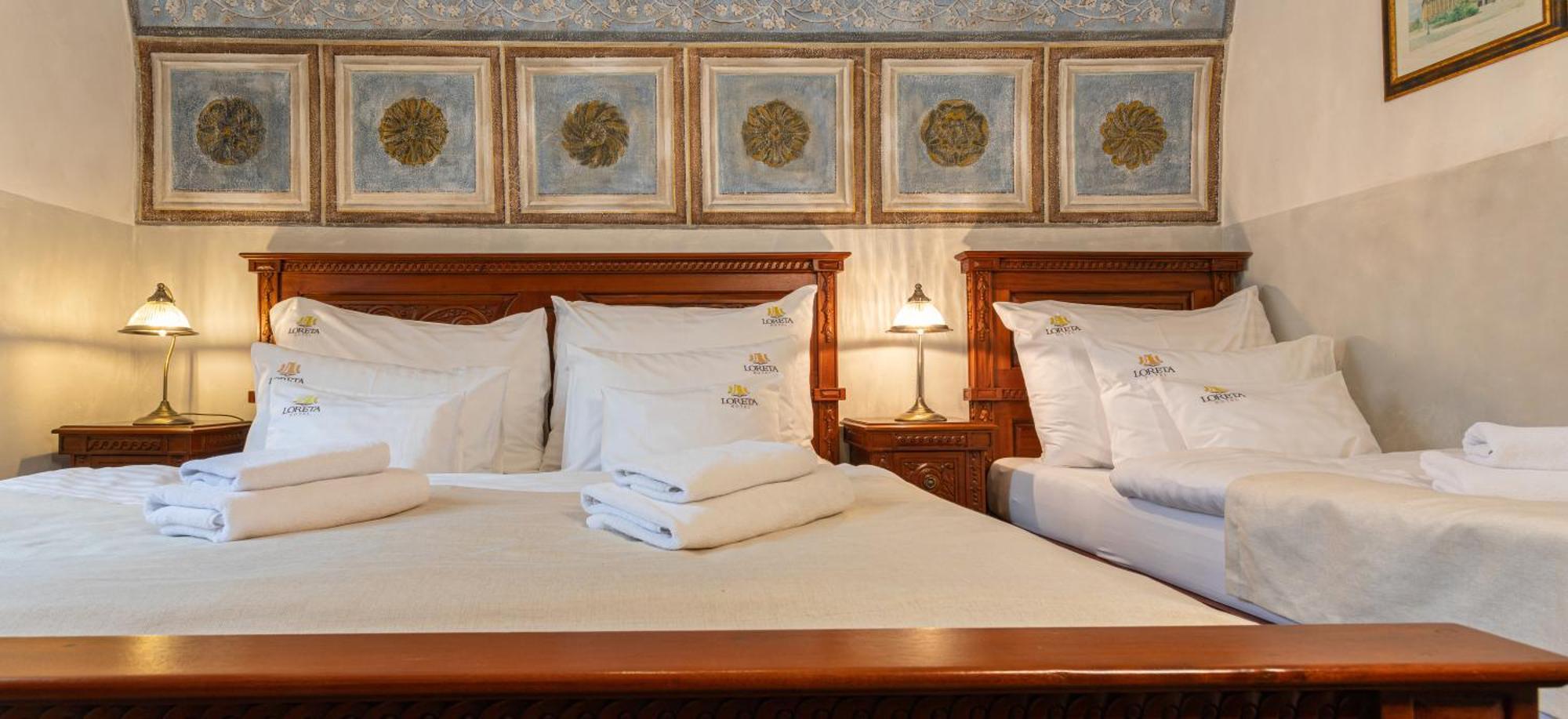 Loreta Hotel Praha Bagian luar foto