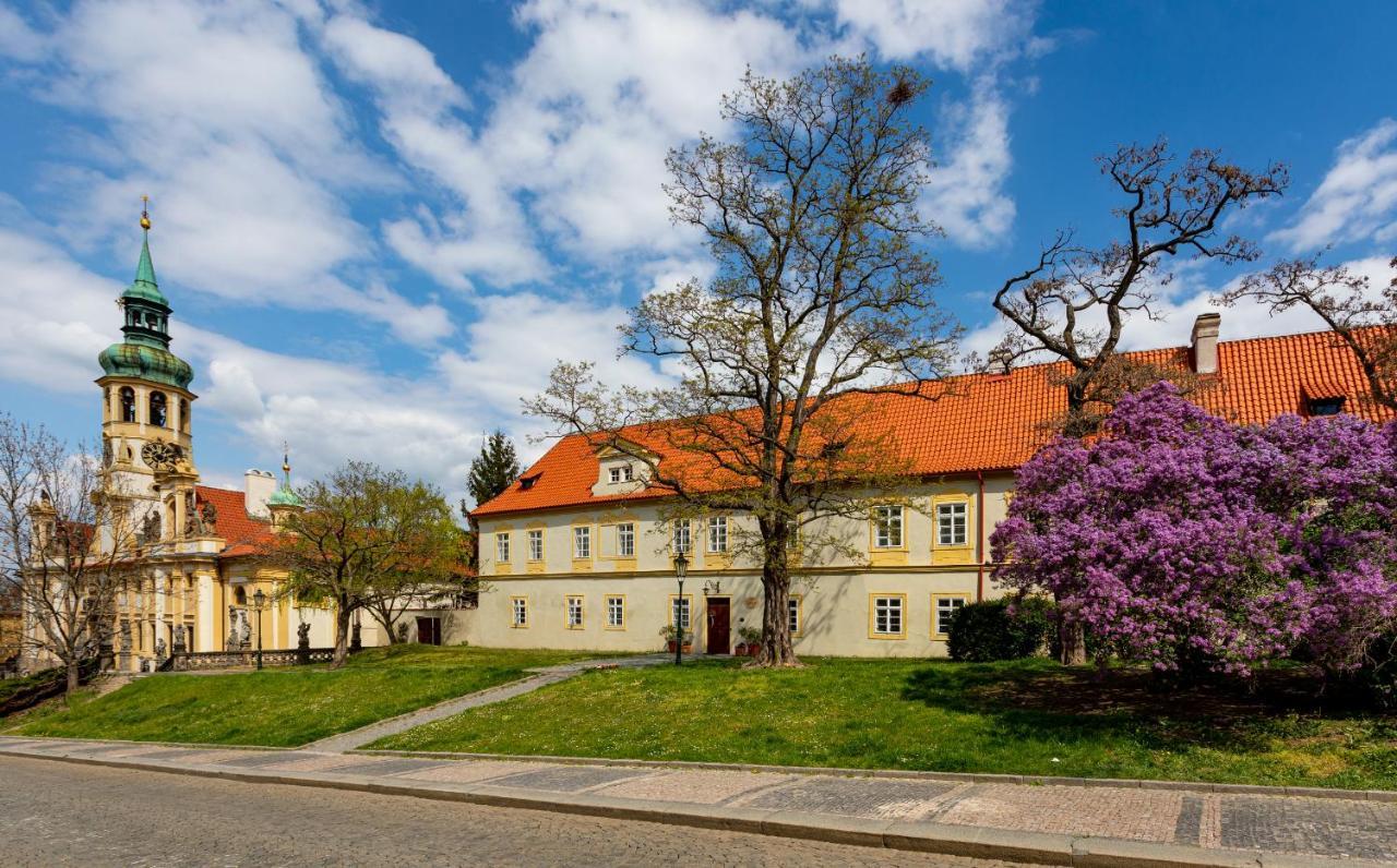 Loreta Hotel Praha Bagian luar foto