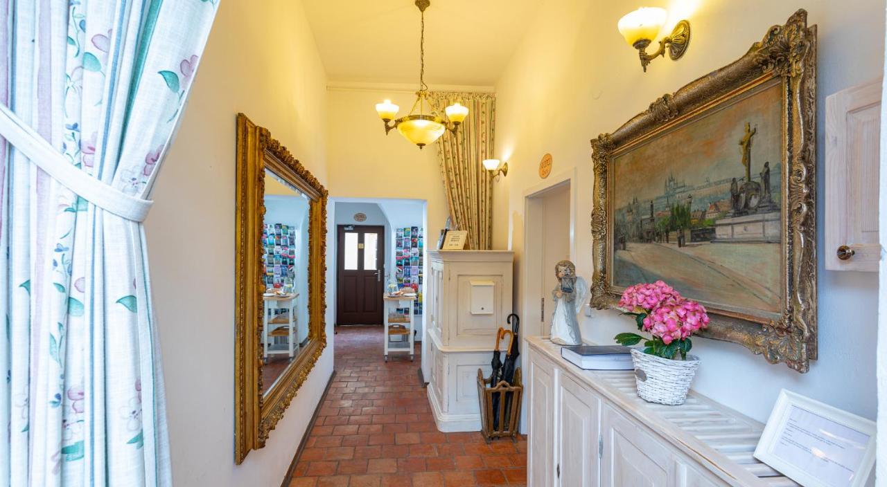Loreta Hotel Praha Bagian luar foto