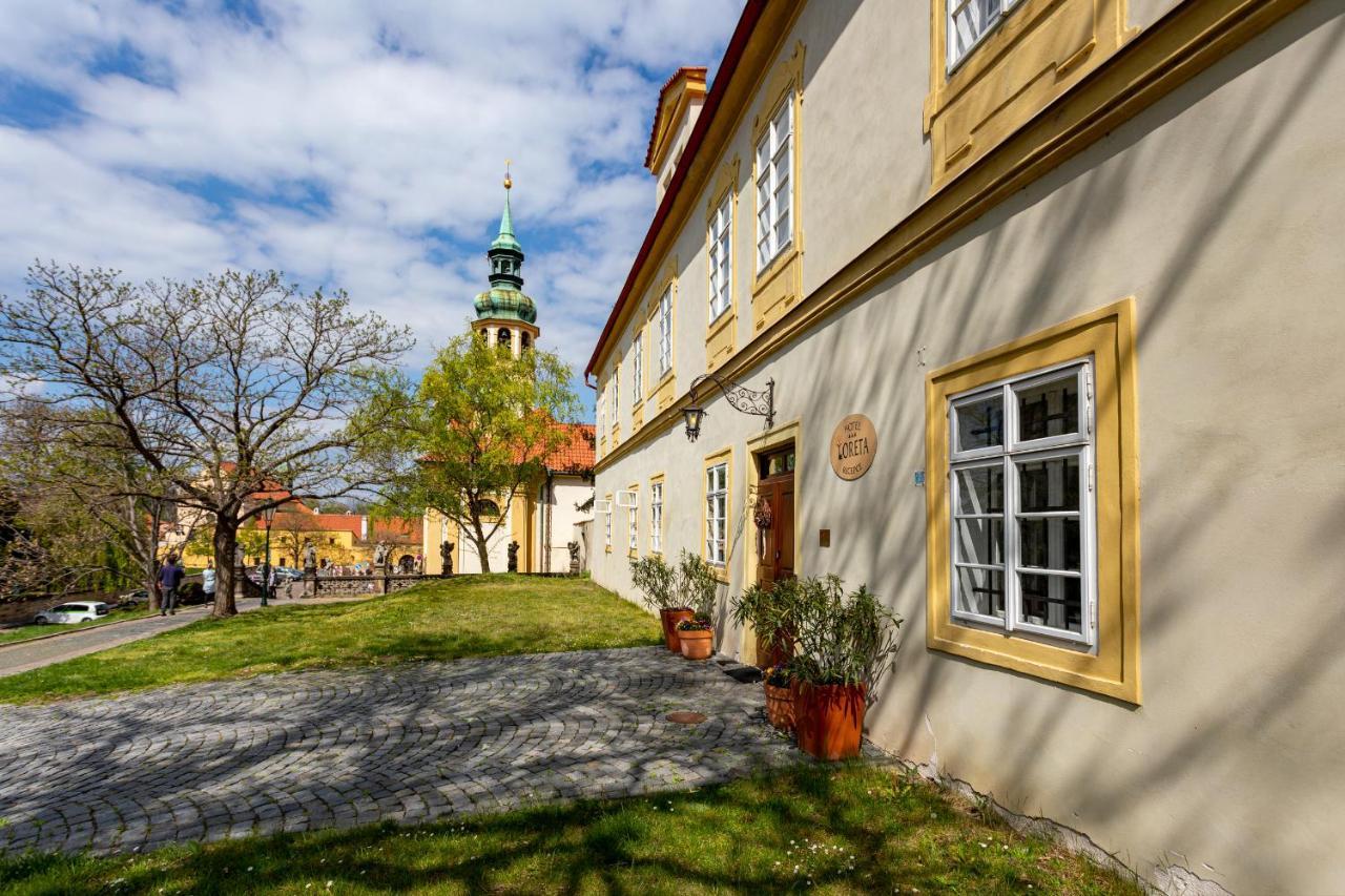 Loreta Hotel Praha Bagian luar foto