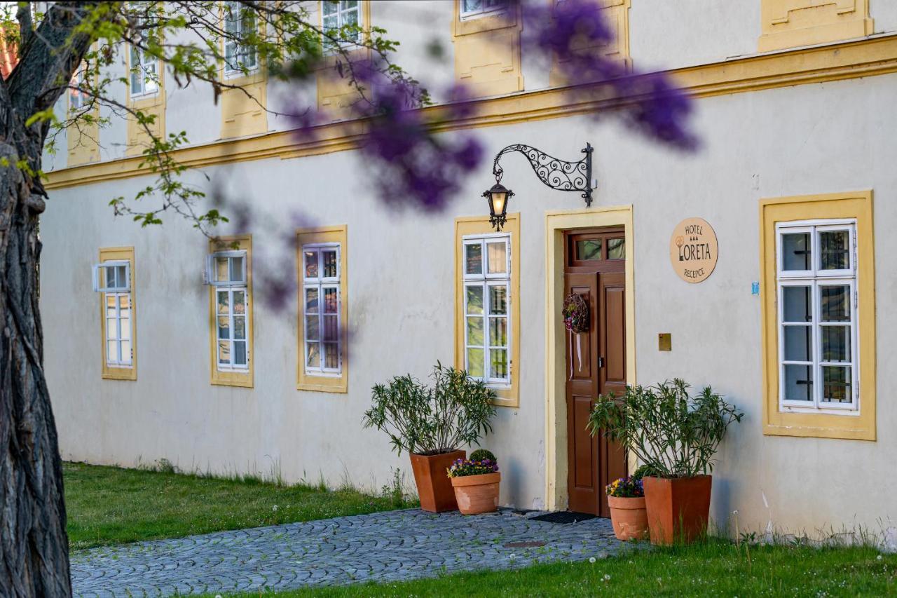 Loreta Hotel Praha Bagian luar foto