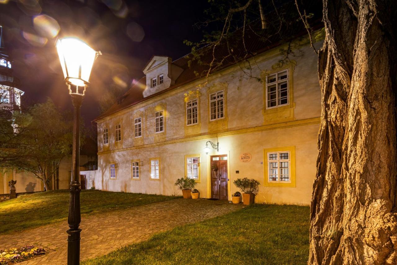 Loreta Hotel Praha Bagian luar foto
