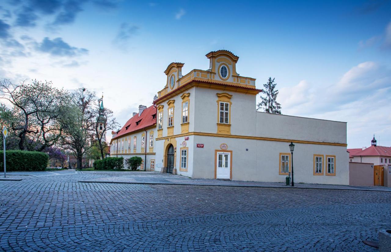 Loreta Hotel Praha Bagian luar foto