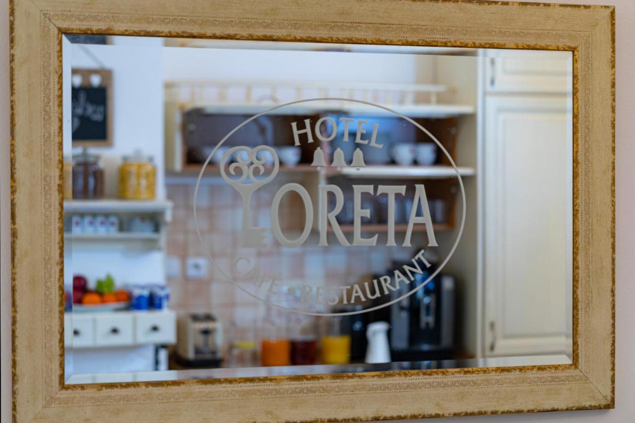 Loreta Hotel Praha Bagian luar foto