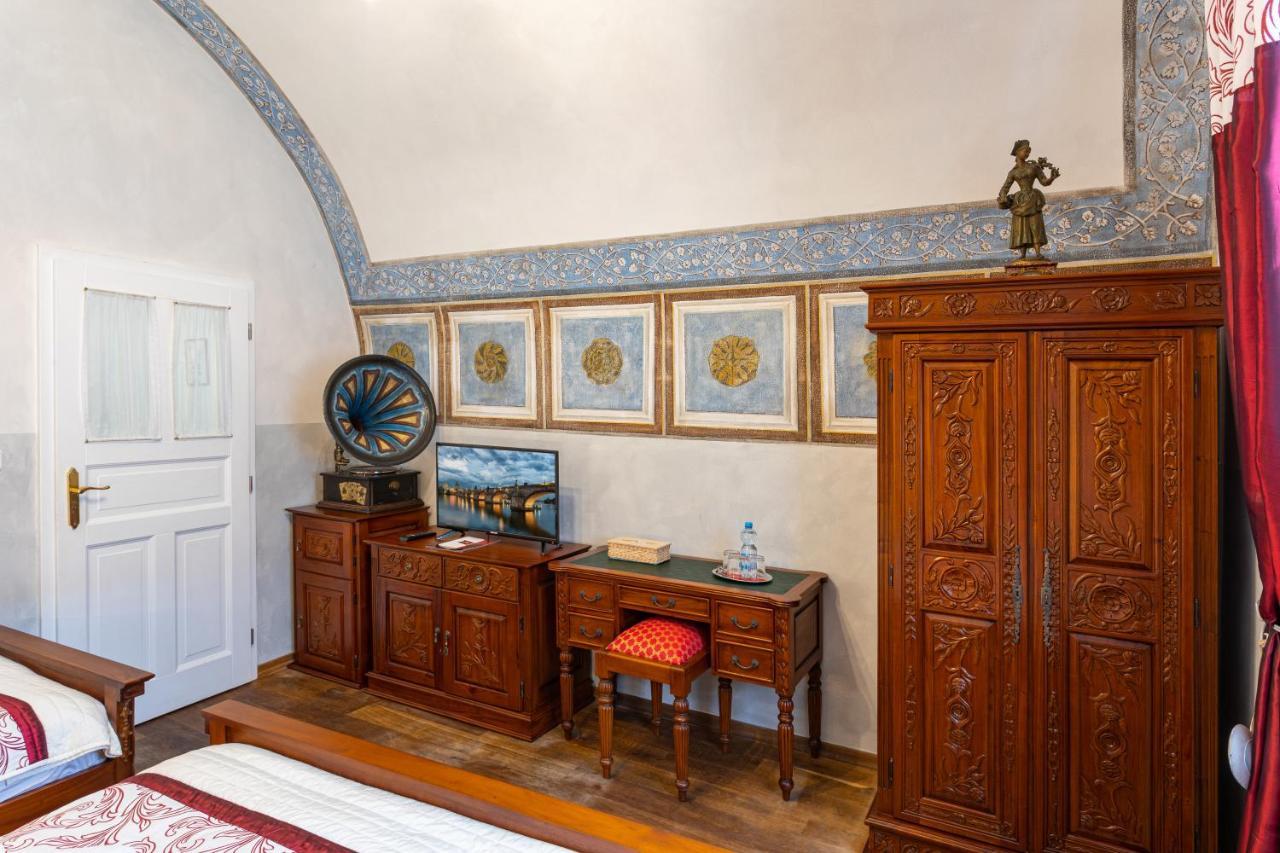 Loreta Hotel Praha Bagian luar foto