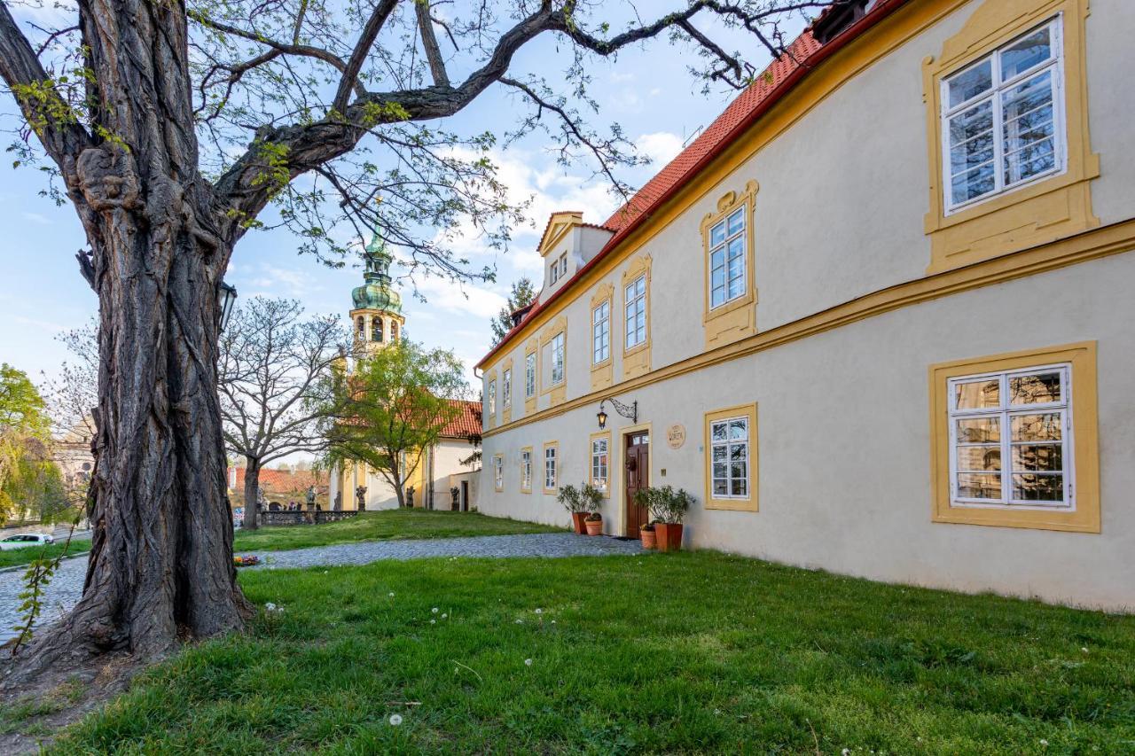 Loreta Hotel Praha Bagian luar foto