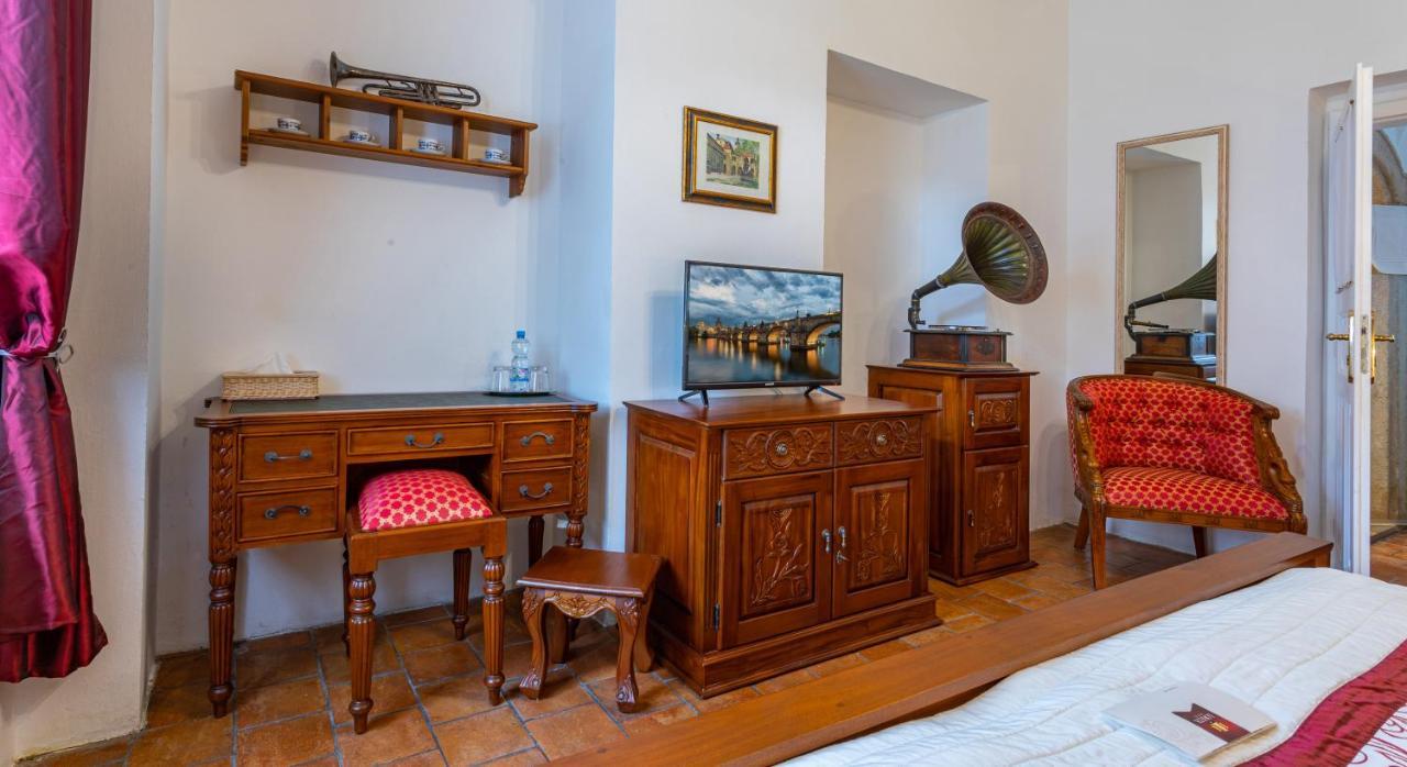 Loreta Hotel Praha Bagian luar foto